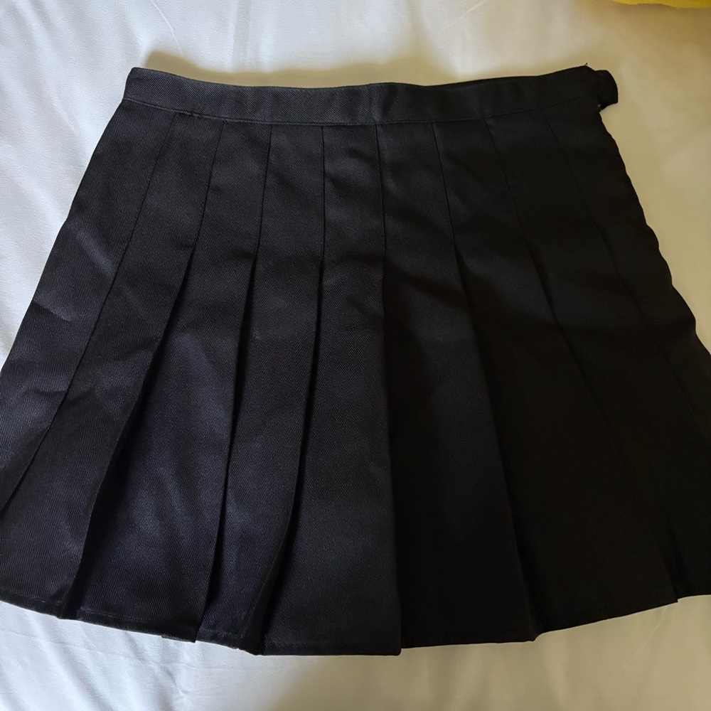black pleated skirt